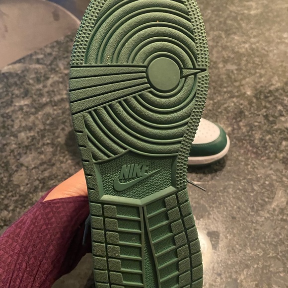 Nike Air Jordan’s size 6youth - Picture 4 of 6